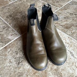 Men’s green Blundstone Chelsea boots.worn very little.
